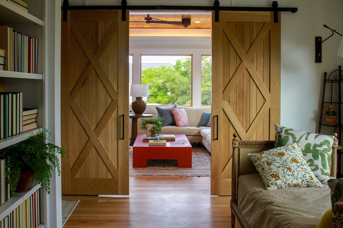 Our <a href="/Southern_Living/">Southern Living</a> Showcase Home closes at 5 PM. Visit us at 3758 Drummond St. Tickets are $15 at the door. Proceeds benefit @BushHoustonLit. Interior design on the second floor landing and in the game room by <a href="/MLinterior/">Meg Lonergan</a>.