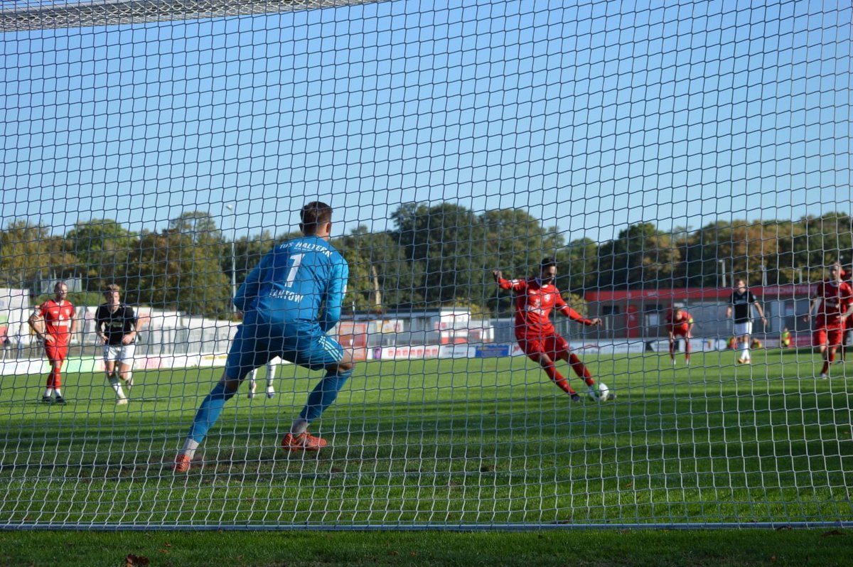 HammerSpVg's tweet photo. 2:1 gegen Haltern - Heimsieg mit Ausrufezeichen - Mentalitätsfrage: Die HSV holt die drei Punkte gegen den haushohen Favoriten - https://t.co/bQZ7ZeSQMx
_____
#HSVTUS
#HammerSpVg
#OberligaWestfalen
#WIRsindHAMM https://t.co/kZbZB8m1Vr