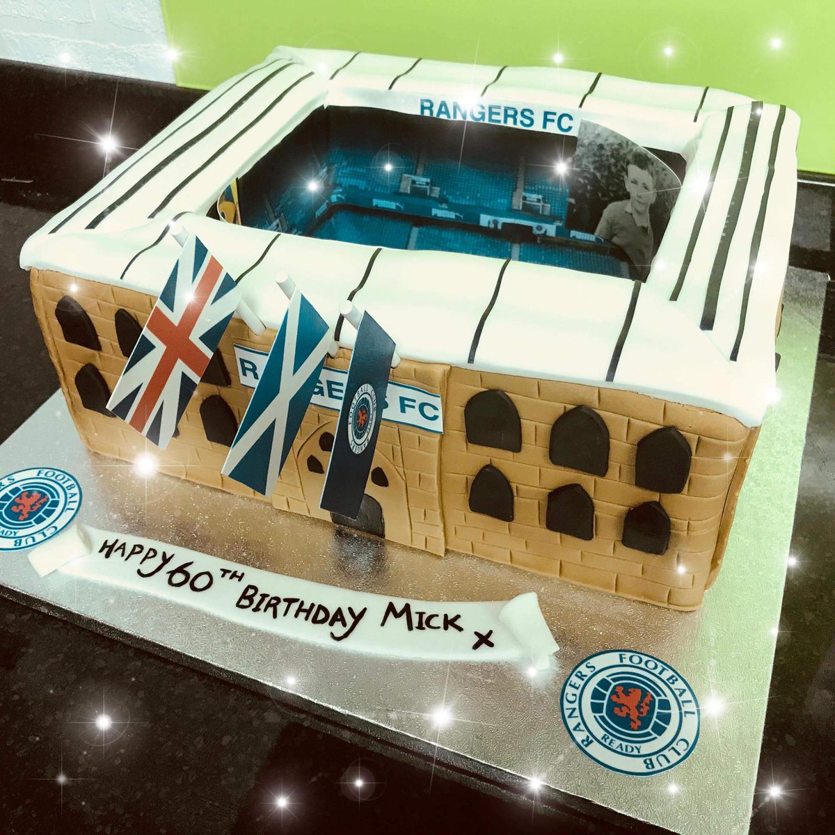 Ktjohnx's tweet photo. How amazing was my dad's cake I had made !! Absolutely buzzin with it. https://t.co/9RbdXh5oZx