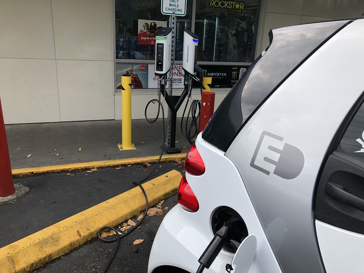 TMCEVD's tweet image. Finally made it back down to #DupontWA to try out the new-ish @SemaConnect #EV charger for my weekly #SupportLocalChargers charge. Article on gas station chargers to come. Thanks Sema and @76 for the charge!
#ElectricVehicles
#ElectrifyAmerica
#DriveElectric
#TMCEVD