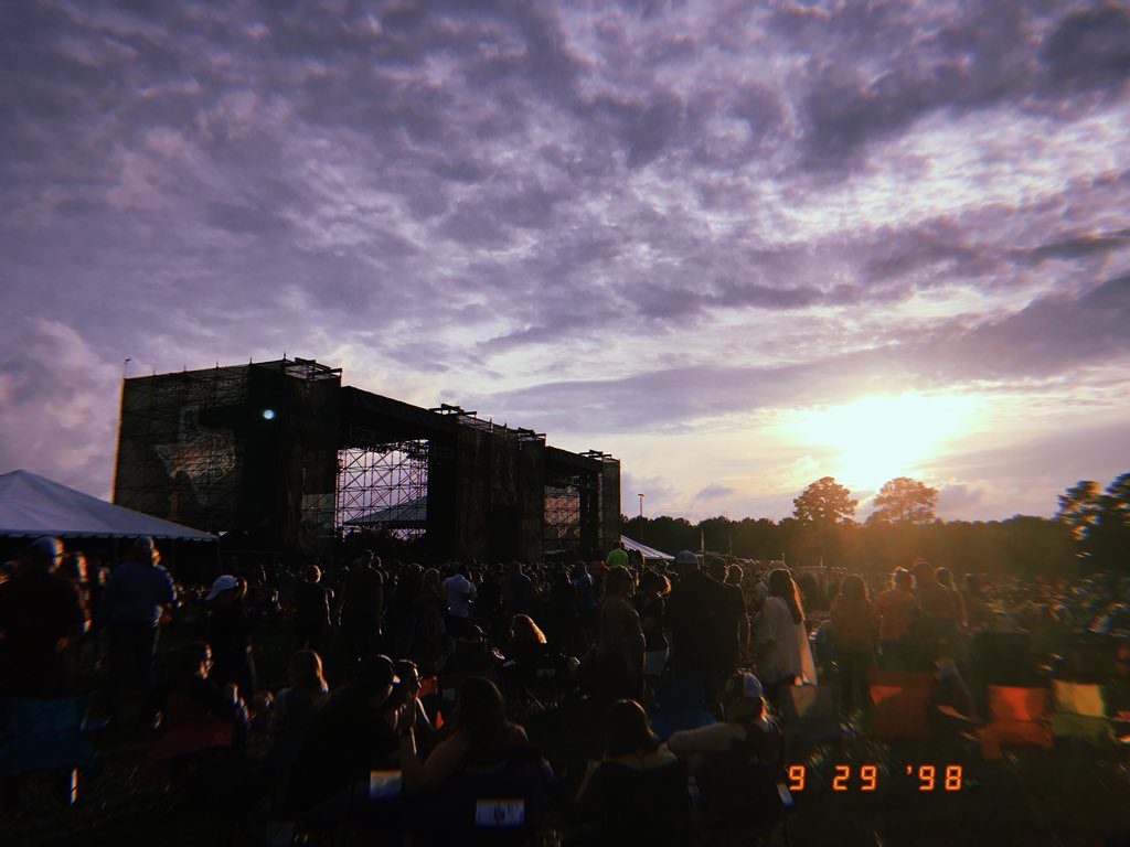 laurenlizzz21's tweet photo. #zigfest https://t.co/EMVIr0v0f0