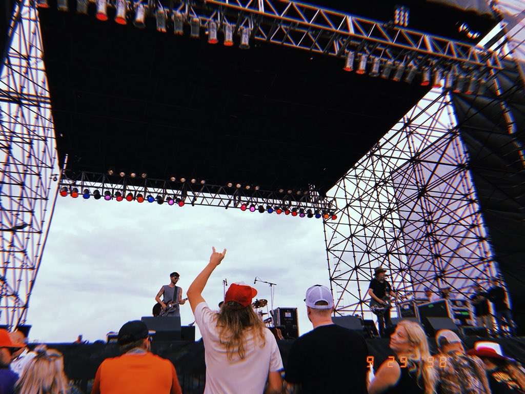 laurenlizzz21's tweet photo. #zigfest https://t.co/EMVIr0v0f0