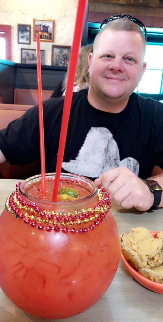 UNCSwtHrt's tweet photo. The fella wanted some beads so I had some delivered 🤷🏻♀️😆😂 #Razoos #GatorPunchJr https://t.co/5dlvzpsuUW