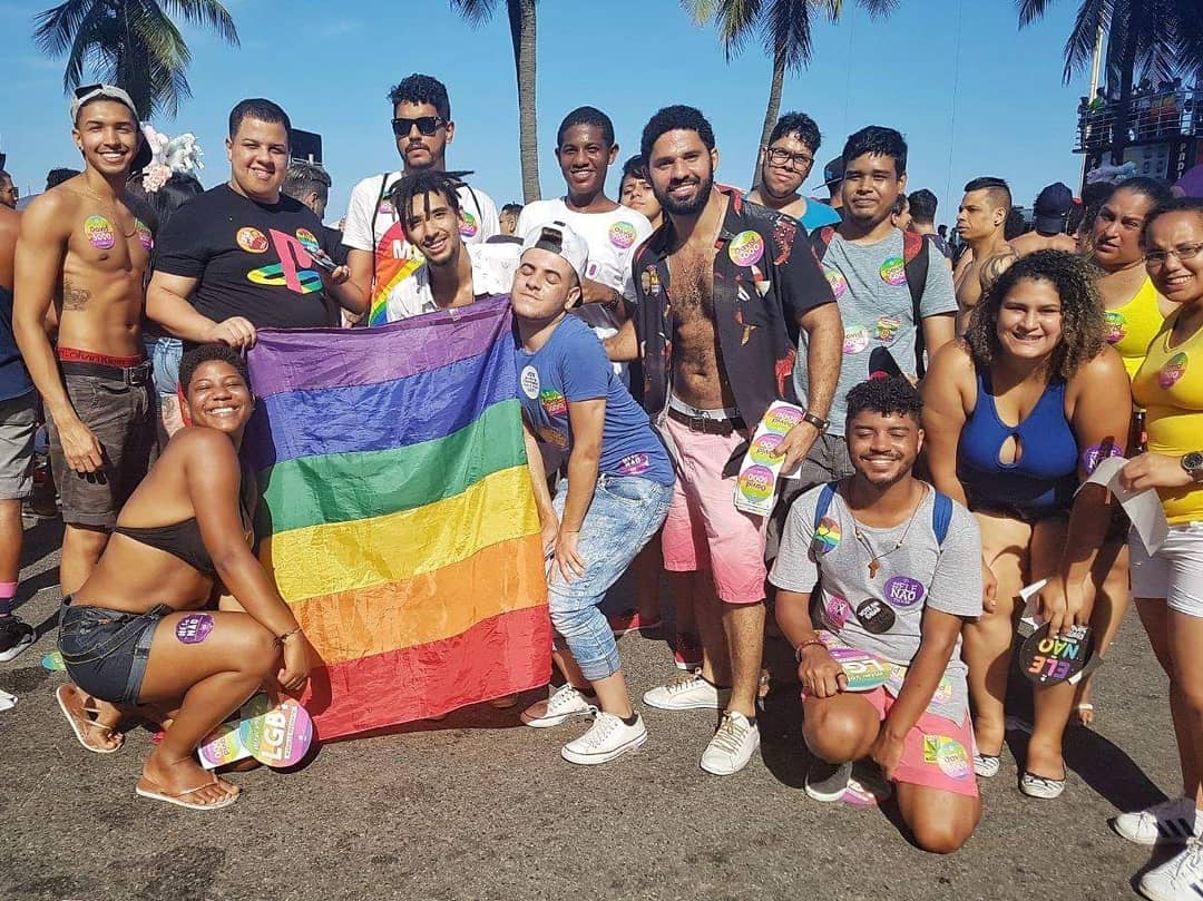 davidmirandario's tweet photo. Estamos na parada LGBT de Copacabana e está lindo! Muitos LGBTs nas ruas e um sentimento de #EleNão gigantesco!
Não vai ter Bolsonaro de jeito nenhum!
Vem nos encontrar! Estamos no posto 5!
#David5000
#LutarPeloNossoLugar https://t.co/QQSDRnSqWm