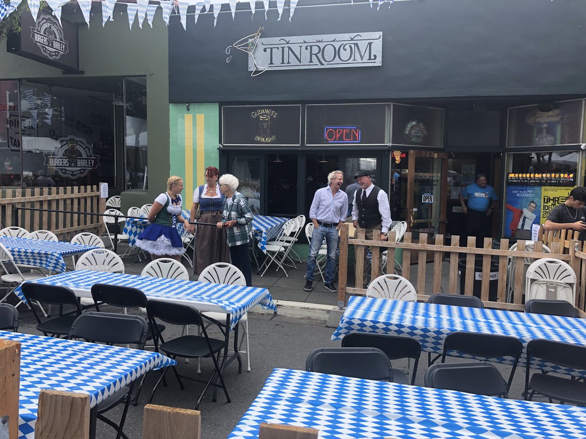 Maya3rme's tweet photo. When you live in a great community like @Burien there are some great events and people that mark the years...13+ and counting @tinroombar #DannyHouse @HighlineSchlsFd @BurienBratTrot https://t.co/ydjJ9y30GM