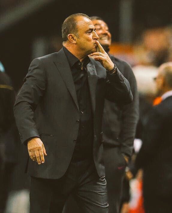 Ali Koç'un taraftardan özür dilediği videoları aynen bu şekilde izliyorum.
#AliKocİstifa