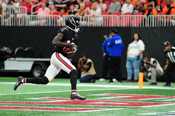 ESPNInsights's tweet photo. After two touchdown catches today, Calvin Ridley now has 6 receiving TD on the season.

He is the first rookie with 5 receiving TD in his team's first 4 games since Billy Howton of the Green Bay Packers in 1952. https://t.co/poU7cosAhE