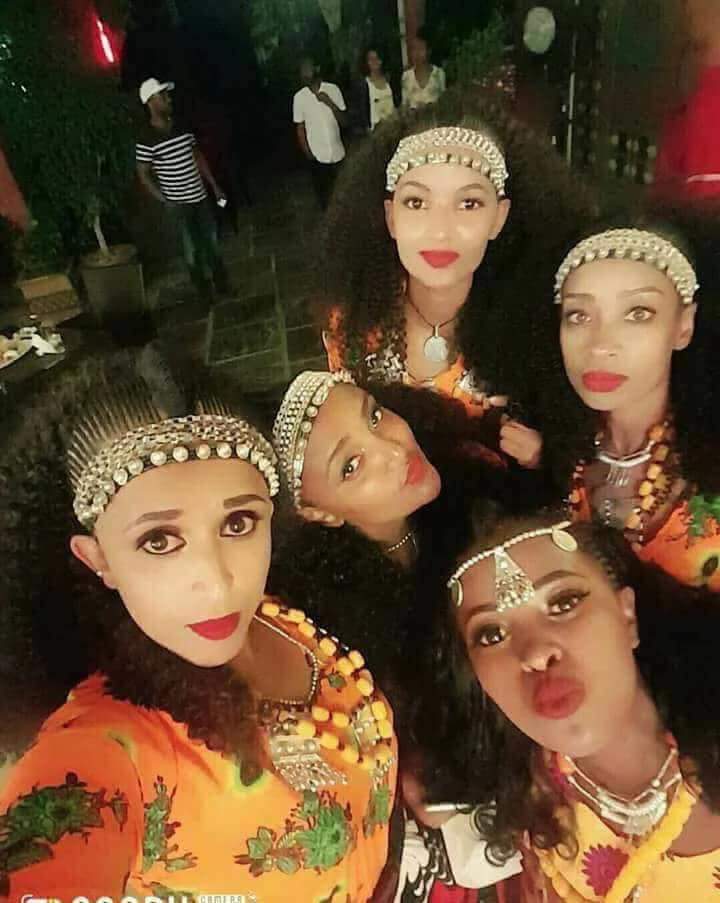 ABDIIIbrahim12's tweet photo. Babbareedduu dubra Oromoo 

*Oromummaan miidhagummaa dha. 

Oromo beautiful girls participating in Irreecha (thanksgiving) 2018  in Bishoftu,  Oromia, Ethiopia. https://t.co/p4w67DDjS3