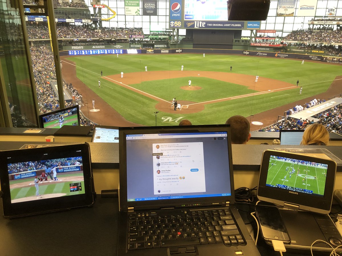 DougRussell's tweet photo. To quote @montelljordan, 🎼This is how we do it! 🎼 #ExtremeMultiTasking #HundredDollarBillsYall https://t.co/77wyCE585f