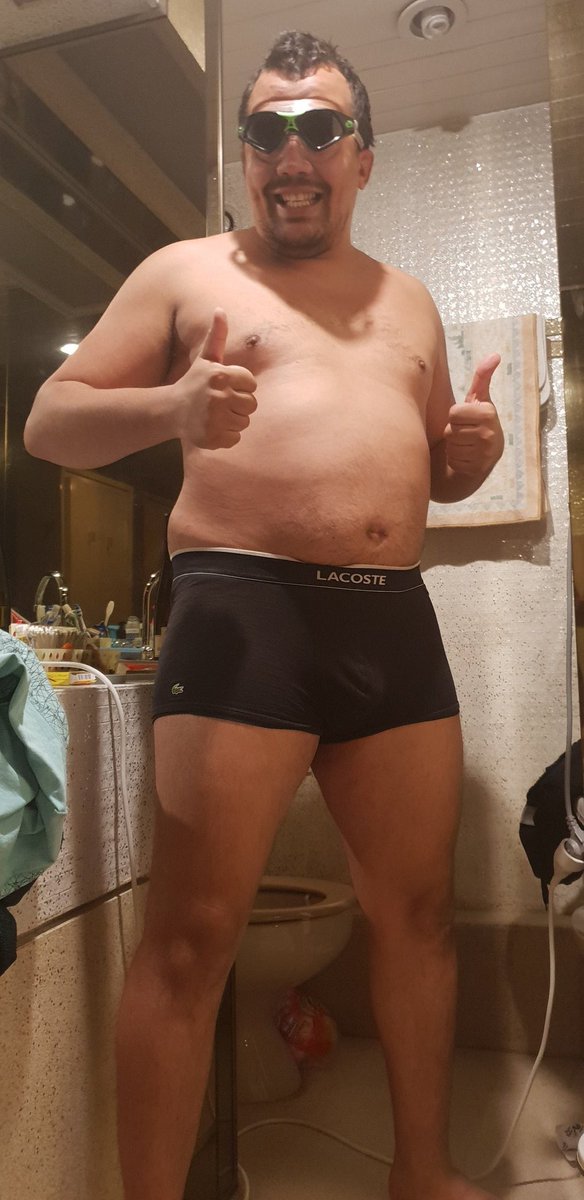 LeBouseuh's tweet photo. Quand t’adore la piscine https://t.co/XwcbqPhOv9