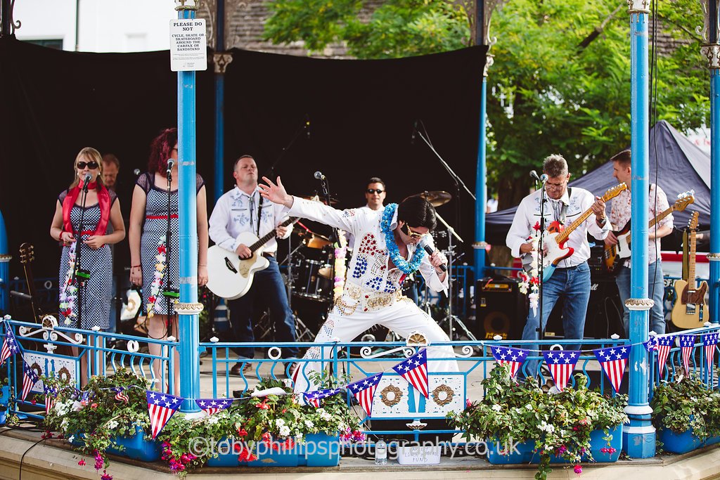 HorshamDC's tweet photo. Yeeee Hawww! Thank you to everyone who came to and supported #HorshamAmeriCARna 2018 in Horsham Town Centre today πΊπΈ We hope you had an amazing time. What did you enjoy the most? Share your feedback with @HorshamTWS ποΈ https://t.co/l8elZtUtws
