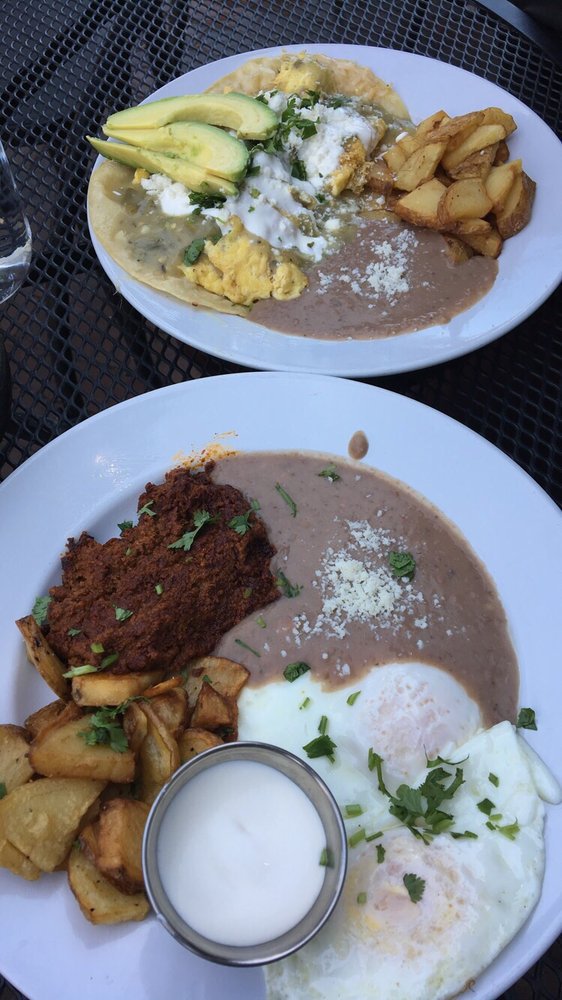 Table for two! Enjoy authentic Mexican cuisine on your #SundayFunday

 📷 yelp: Victoria P.