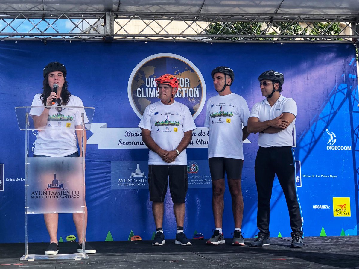 PaisesBajosenRD's tweet photo. Nuestra Embajadora @AVerrijp Pedaleando en acción por el clima junto a @UnionEuropeaRD @AlcaldiadeStgo @Digecoom_RD @aroypedal #euforclimatechange #MakeYourMiles #ClimateAction https://t.co/c0ZN6dFc3p