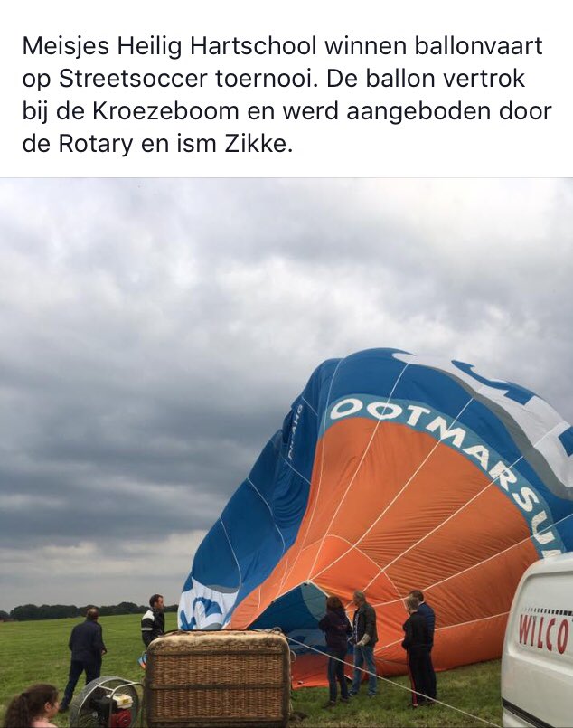 Meisjes Heilig Hartschool winnen ballonvaart op Streetsoccer toernooi. Aangeboden door Rotary ism Zikke.