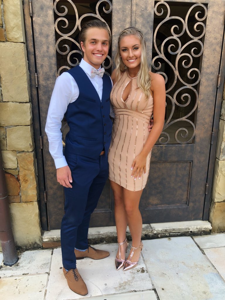 hannah_hofmann_'s tweet photo. hoco 18 https://t.co/r0HsPNK11u