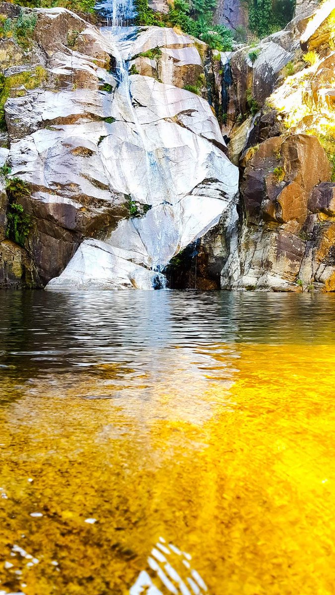Digibarcel's tweet photo. Um bocadinho antes de quase escorregar, consegui obter estas cores paradisíacas. 
#geocaching #silincode #digibarcel https://t.co/Z1Tpb0XZrS