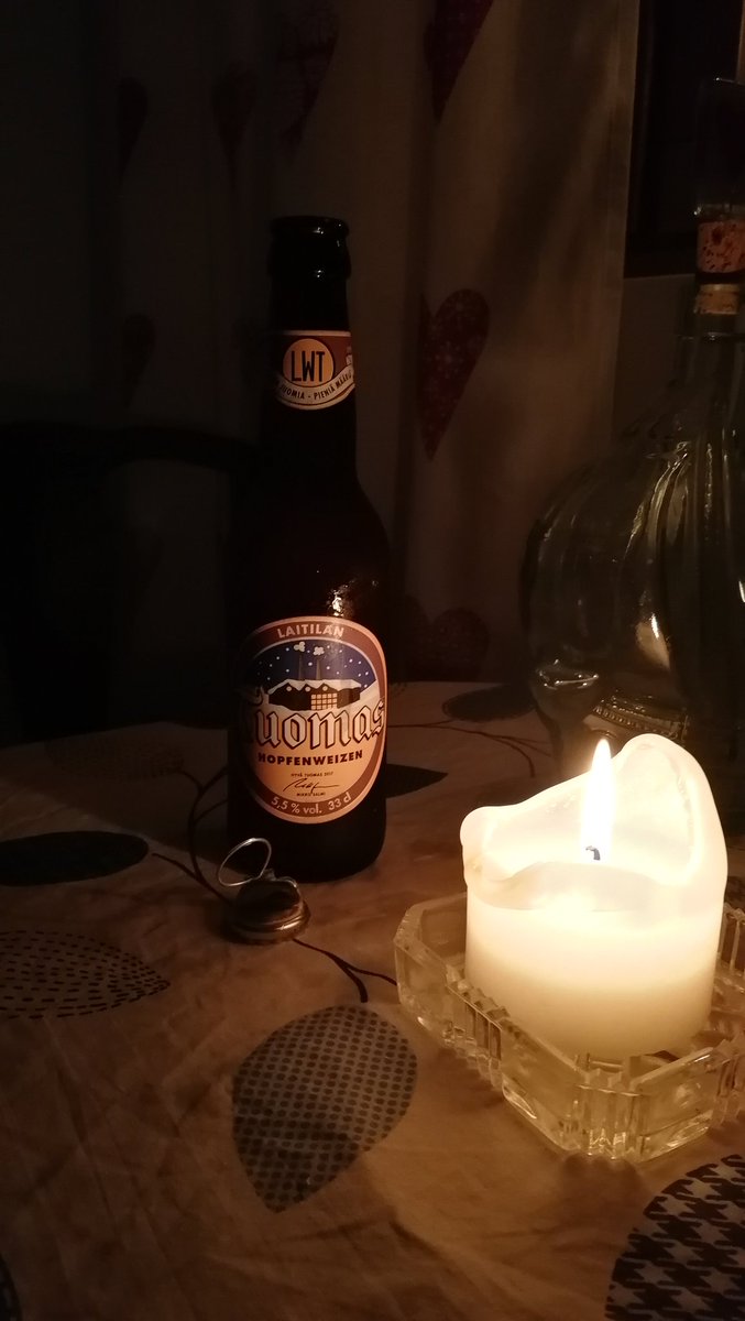 JuhaTenhonen's tweet photo. #hetkiitselle #lupanauttia #tunnelma #kynttilät #laitilanwirwoitusjuomatehdas #tuomas #hopfenweizen https://t.co/0UNfFagVLo