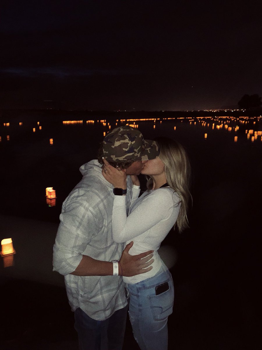 bpoulse4's tweet photo. #1000lights w/ @hudsondewitt https://t.co/8o6F2z7xcc