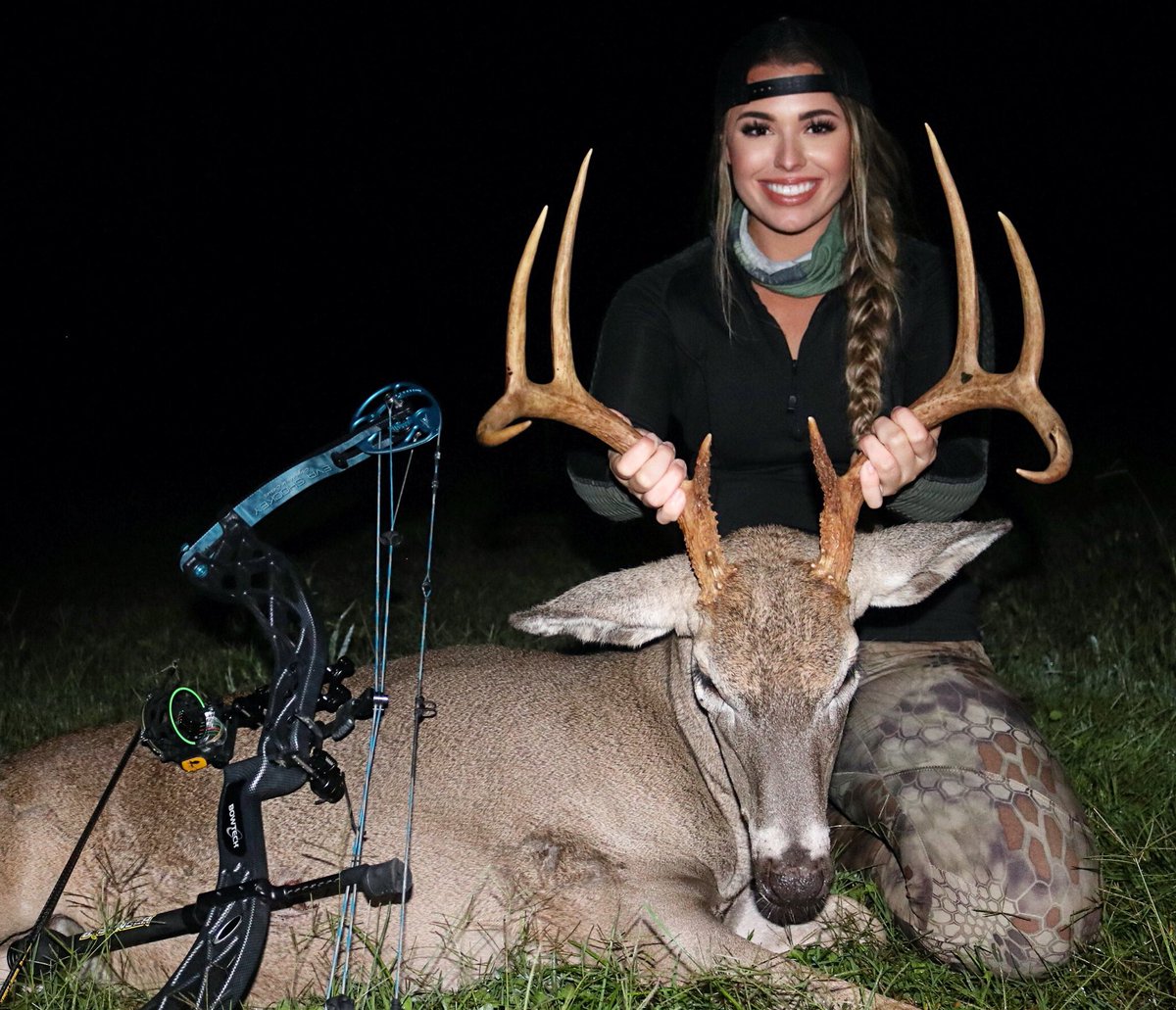 thearcheryden's tweet photo. @Katievanslyke snagged her first buck with a bow this weekend! Nice job Katie! #thearcheryden #franklintn #archery #bowhunting #deerseason #hoytarchery #mathewsarchery #hoytdealer #mathewsdealer https://t.co/iFA2q52mdh