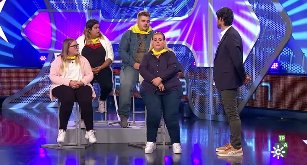 labasculaTV's tweet photo. Segundo equipo de la noche: #LaMami. Vienen de #Romilla, #Granada, y lo forman Vanesa, Marina, José y Tatiana, muy emocionados al ver su vida retratada en el vídeo. Las lágrimas de emoción vuelven con #estrenolabáscula7. Nueva temporada para ayudar y cambiar vidas... ¡Ánimo! https://t.co/ZbYlnnbkmE