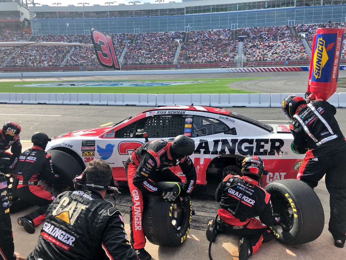 RCRupdates's tweet photo. Lap 70: @RyanJNewman pits under caution for 4 tires and fuel. In: 11 #GraingerRacing #GiveBlood https://t.co/2UgDDu0JHp