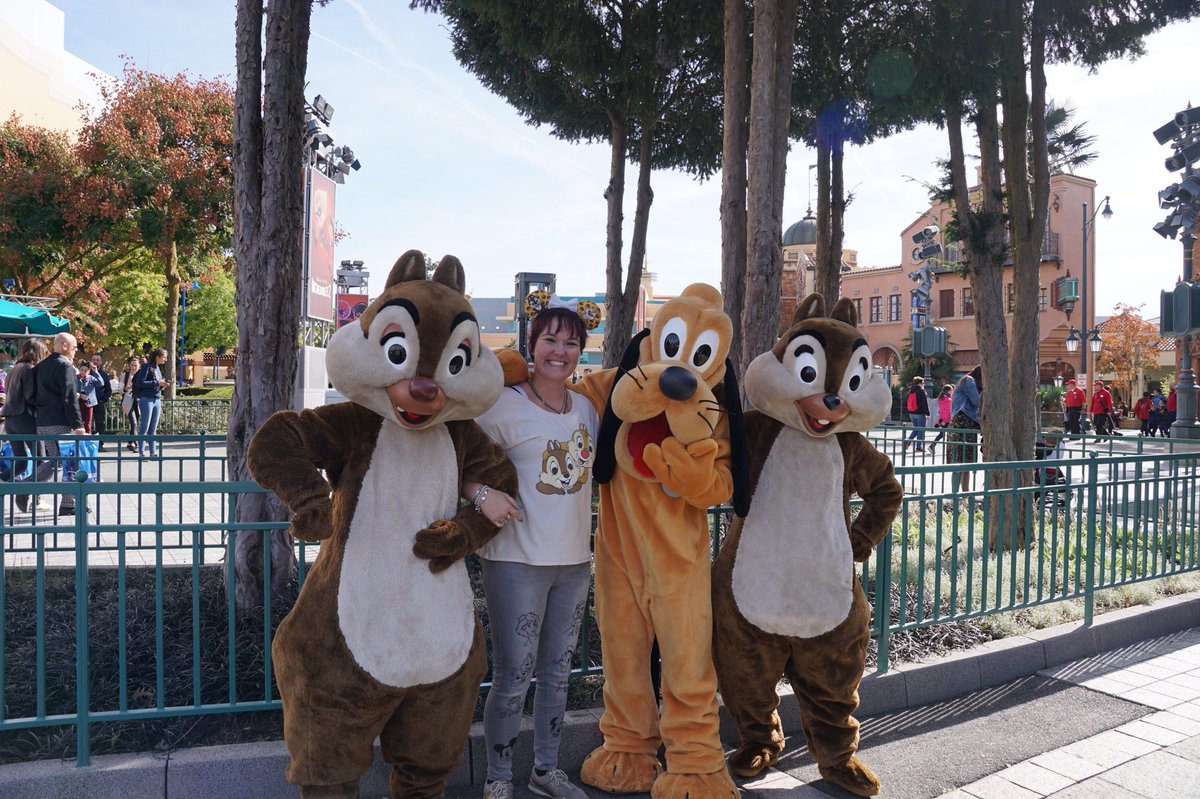 joyceadventures's tweet photo. I did not expect this to happen yesterday😍😍😍 my heart ❤️ ❤️ #chipndale #chipanddale #chipdale #dale #chip #chipdisney #daledisney #disneychipmunks #chipmunks #myeverything #somuchlove #disneyland #thismeanstheworldtome #disneylandparis #disney #love #pluto #plutodisney https://t.co/STYkLKxRp2