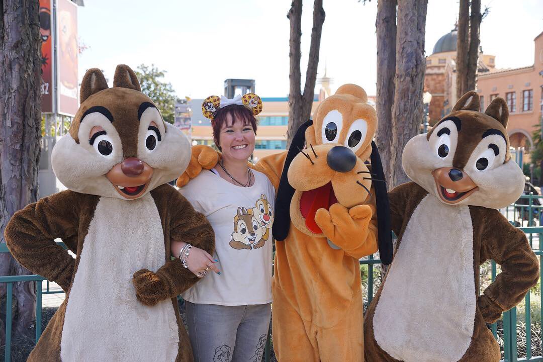 joyceadventures's tweet photo. I did not expect this to happen yesterday😍😍😍 my heart ❤️ ❤️ #chipndale #chipanddale #chipdale #dale #chip #chipdisney #daledisney #disneychipmunks #chipmunks #myeverything #somuchlove #disneyland #thismeanstheworldtome #disneylandparis #disney #love #pluto #plutodisney https://t.co/STYkLKxRp2