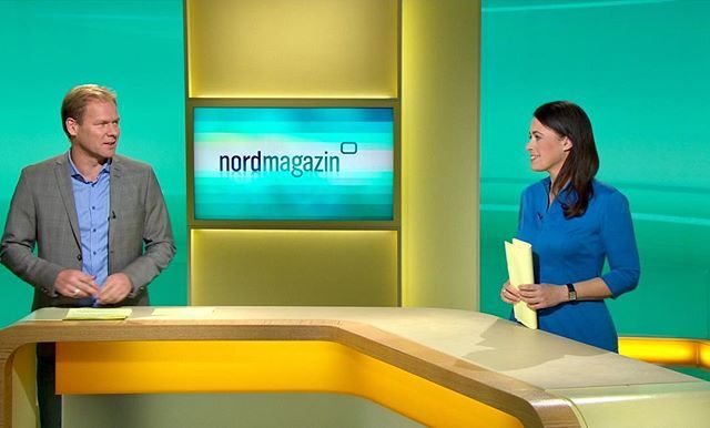 annikadebuhr's tweet photo. Mit einem zarten #Lächeln diese schöne Woche beschließen ... #nordmagazin #news #moderation #thilotautz #annika_de_buhr_moderatorin #ARD #NDR #mecklenburgvorpommern #kressecollection #werbungdamarkennennung https://t.co/6eHdnHRmCo https://t.co/6u6zZzduqe