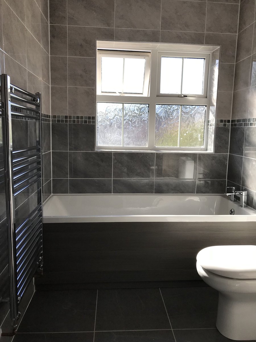 BathtekB's tweet photo. A recent modernisation of a bathroom. #happycustomer https://t.co/GeBc6R8ILf