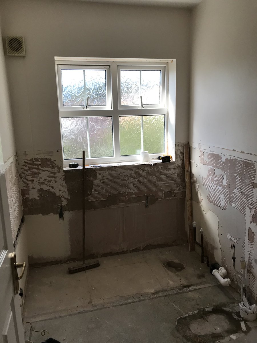 BathtekB's tweet photo. A recent modernisation of a bathroom. #happycustomer https://t.co/GeBc6R8ILf