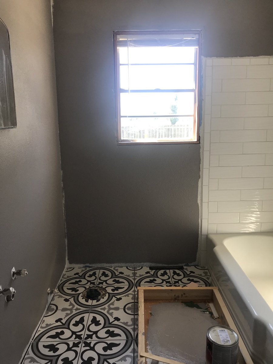 SB_Thompson's tweet image. Just the edges left.  Bathroom goes back together tomorrow!  Hallelujah!  #renovation #projectsunset #bathroomremodel #ihatepainting #lovethetile