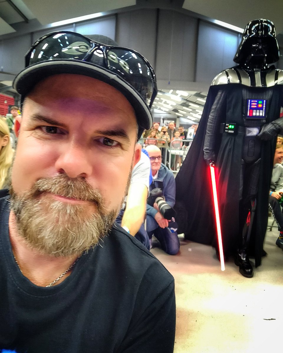 chriscwharris's tweet photo. Uh oh... He's sensed my force! #starwars #NorCon2018 https://t.co/PpLArPylV8
