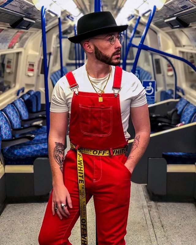 buttonup_'s tweet photo. FEELING THIS LOOK? ‼️
#buttonup
#offwhite #boohoo #boohooman #london #red #train #underground #transport #hat #tophat #glasses #dungarees #streefit #urban #urbanwear #freshfit #sportswear #sportstyle #streetwear #streetstyle #streetfashion #menswear … https://t.co/k3U8qZia1b https://t.co/6SX716VIqq