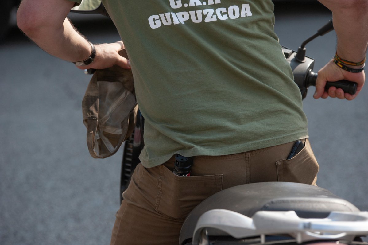 Afegim fotos de manifestants del JUSAPOL: guants tàctics, defenses extensibles, esprais de pebre.... ¿Elements necessaris per a reivindicar drets laborals? Sobren els comentaris... <a href="/okdiario/">okdiario.com</a> <a href="/CiudadanosCs/">Ciudadanos 🇪🇸🇪🇺</a> @PPopular <a href="/socialistes_cat/">Socialistes PSC/❤</a> <a href="/parlamentcat/">Parlament de Catalunya</a> <a href="/govern/">Govern de Catalunya</a>