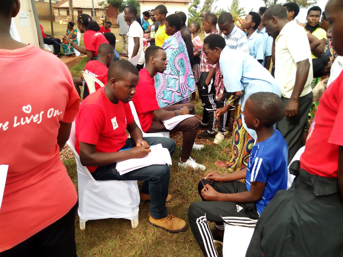 medsar_rwanda's tweet image. #CHC2018 We had Primary Eye Care/ PEC, diagnosed Allergic conjoctivitis, different visual defect and Provided dispensing glasses. Thanks to #VisionForANation @uwihoreyeDr @DianeGashumba  @CondoJeanine @PIH @medsar_rwanda #MakeVisionCount #MakeAPromise