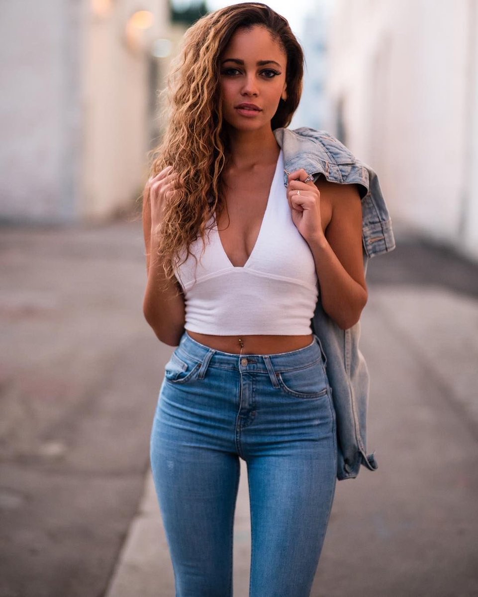 SmurfetteSnake's tweet image. #SeductiveSunday for my CherryBomb @TheBlossomDiva