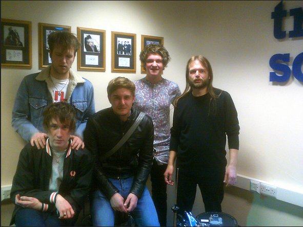 TheSundayAlternative tweet media