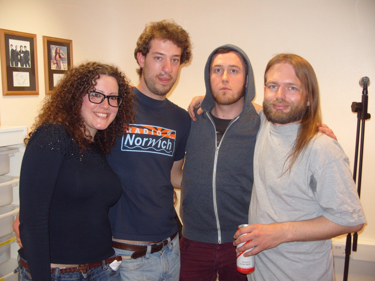 TheSundayAlternative tweet media