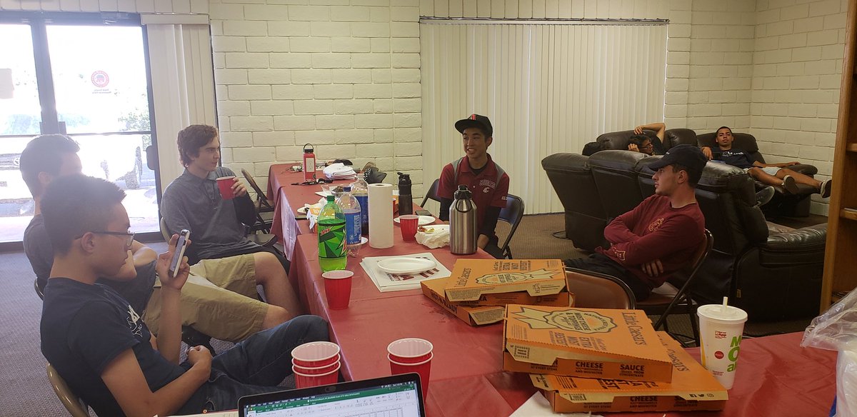 BaileyKesl's tweet photo. Team lunch #LeadRight #WeAreTheField #TeamDean #TeamLaxalt https://t.co/yVfhRoVXHv