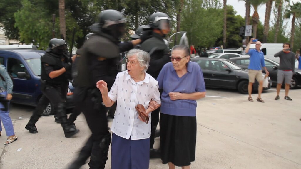 vilallongapac's tweet photo. El coratge i la dignitat del #1O resumits en una FOTO. #1OTV3 https://t.co/fKmCZX0xYK