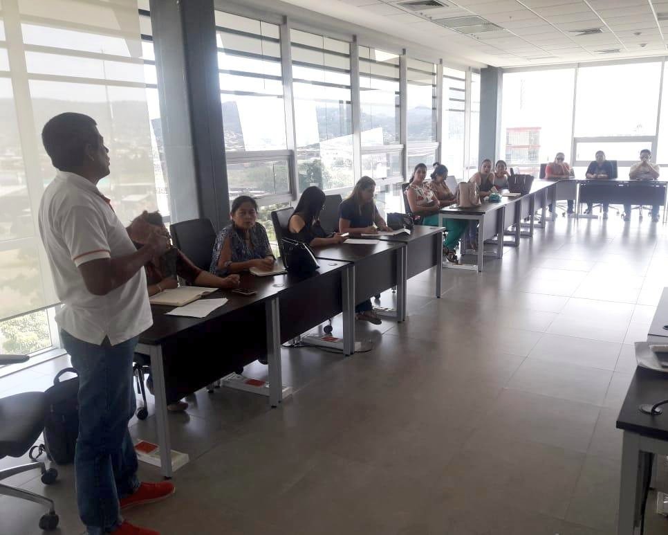 IEPS_Ec's tweet photo. 26 representantes de la Cámara de #EPS de #Manabí participan el taller sobre "Principios de la #EPS y Asociatividad", módulo del Sistema Nacional de Fortalecimiento y Capacitación en #EPS coordinado por @IEPS_Ec | #Portoviejo | #FortalecemosEPS https://t.co/6IfpSpzn5B