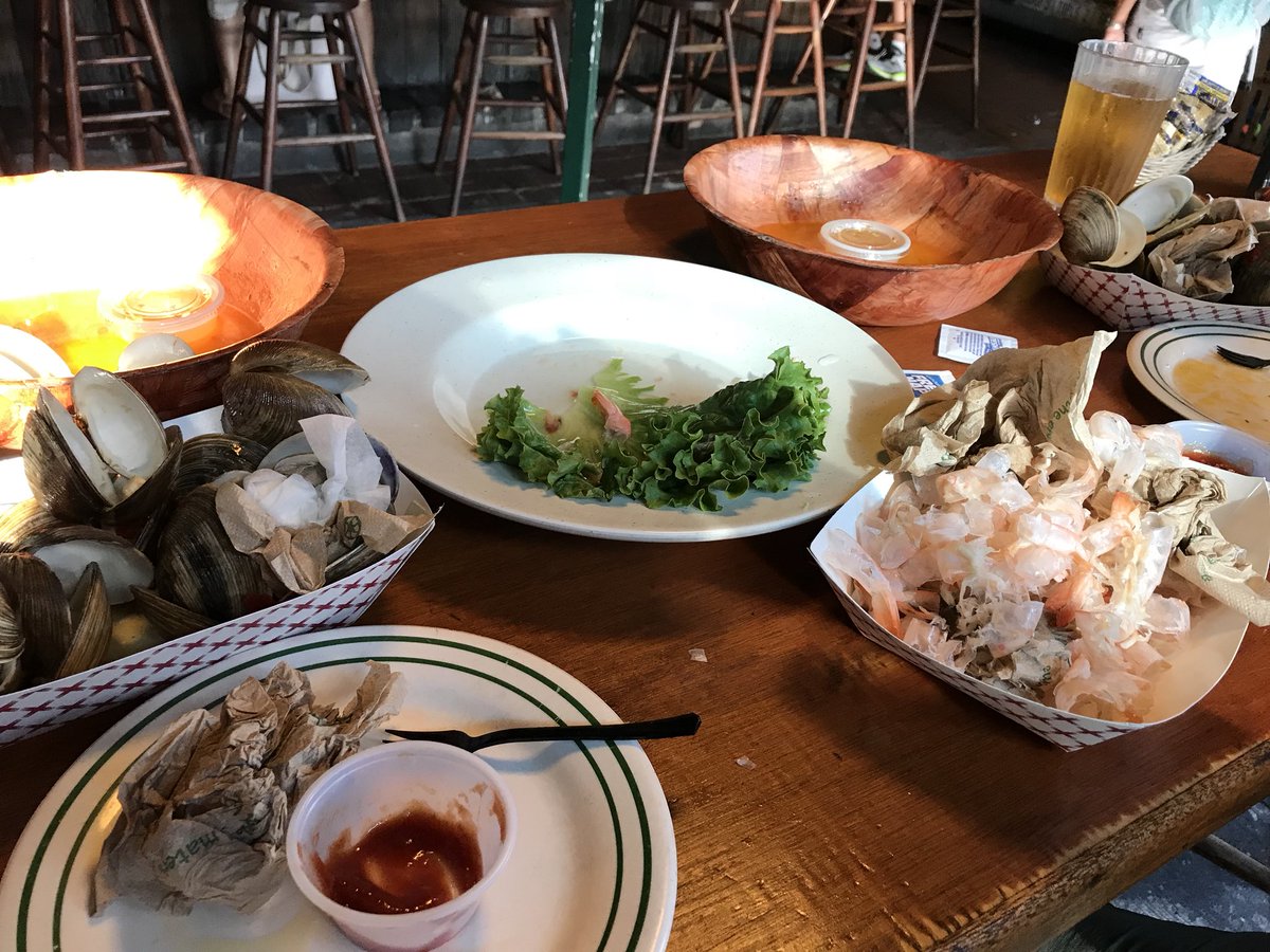 racing_fillies's tweet photo. Round 1!! Bring it on!! #seafood #halfshellrawbar #happyhour #KeyWest https://t.co/QUn4rFDPFT