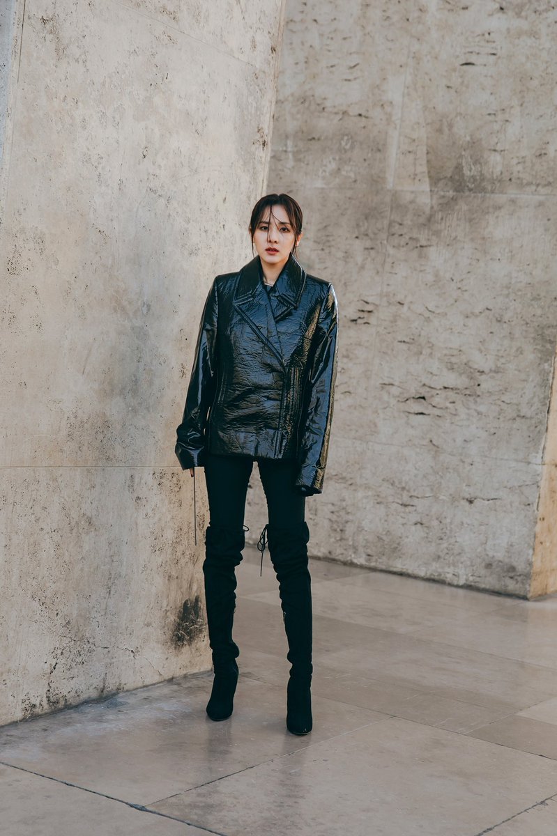 krungy21ys's tweet photo. Haider Ackermann #pfw #dara photo by #jaylim 🙏🏻 https://t.co/Lhd3AsAbGc