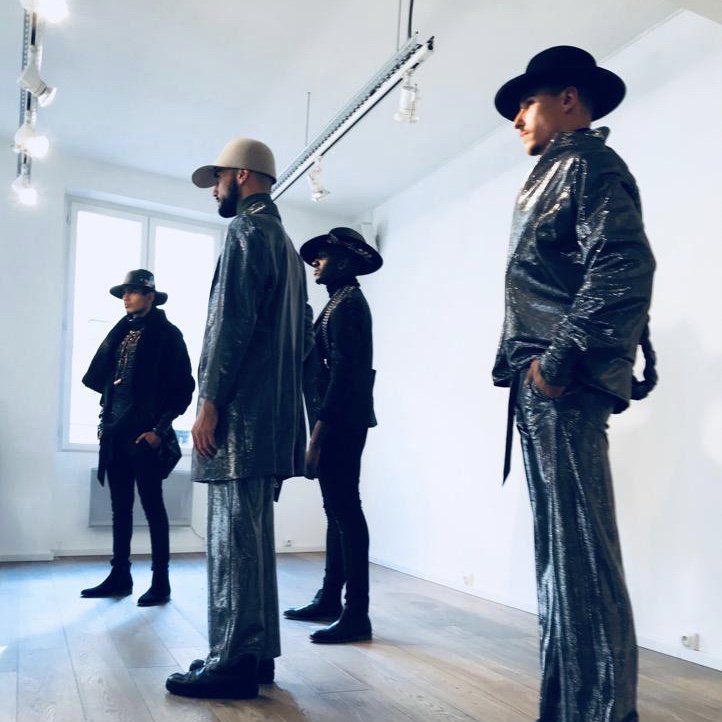 Elegant garments and beautiful hats go hand in hand. @dairdesign #PFW18 @flyingsolonyc #GalponcoInParis