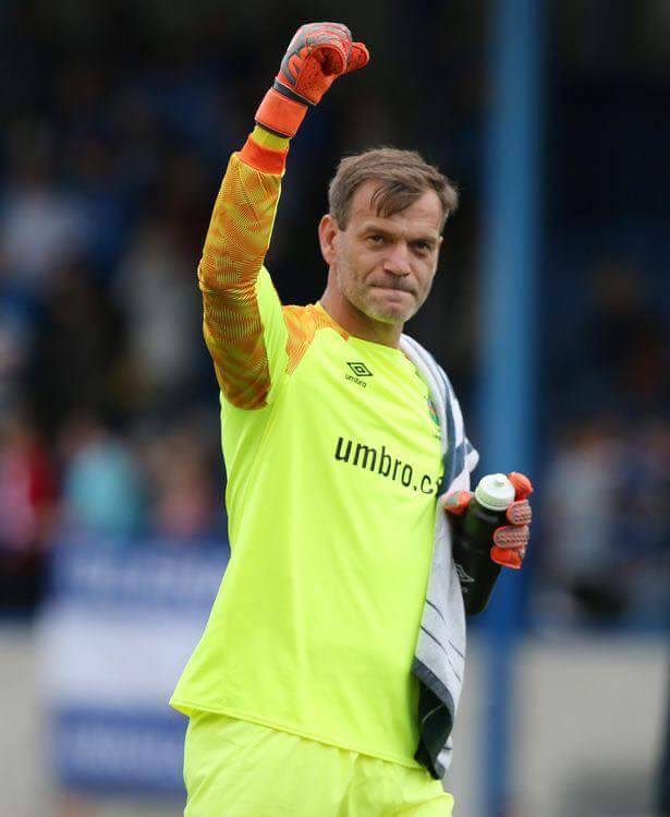 Happy 41st Birthday Roy Carroll!!

Still got it 