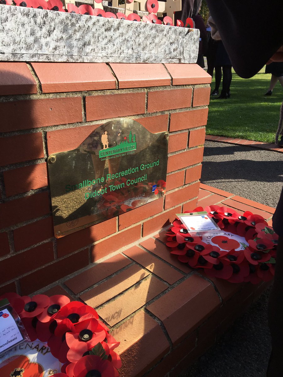 FreemanPrimary's tweet photo. Stephen Freeman Year 6 pupils were invited to participate in the service of dedication of the Smallbone Recreation Ground, Didcot, as a Centenary Field to mark the 100th anniversary of WW1. https://t.co/Qw6caMRfhR