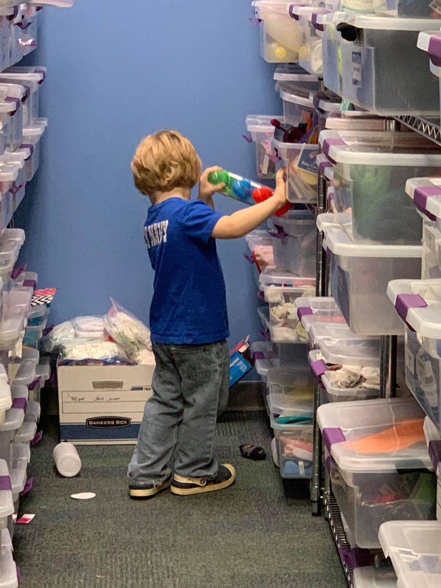 _TheBlueRibbon's tweet photo. 16 local homeschool students & parents had a great time building Backpacks of Love this past Friday!!
We love to see kids helping other kids, and we can't wait for our homeschool friends to come again!
#blueribbonproject #backpacksoflove #homeschool #kidshelpingkids https://t.co/ewtC3ZokbB