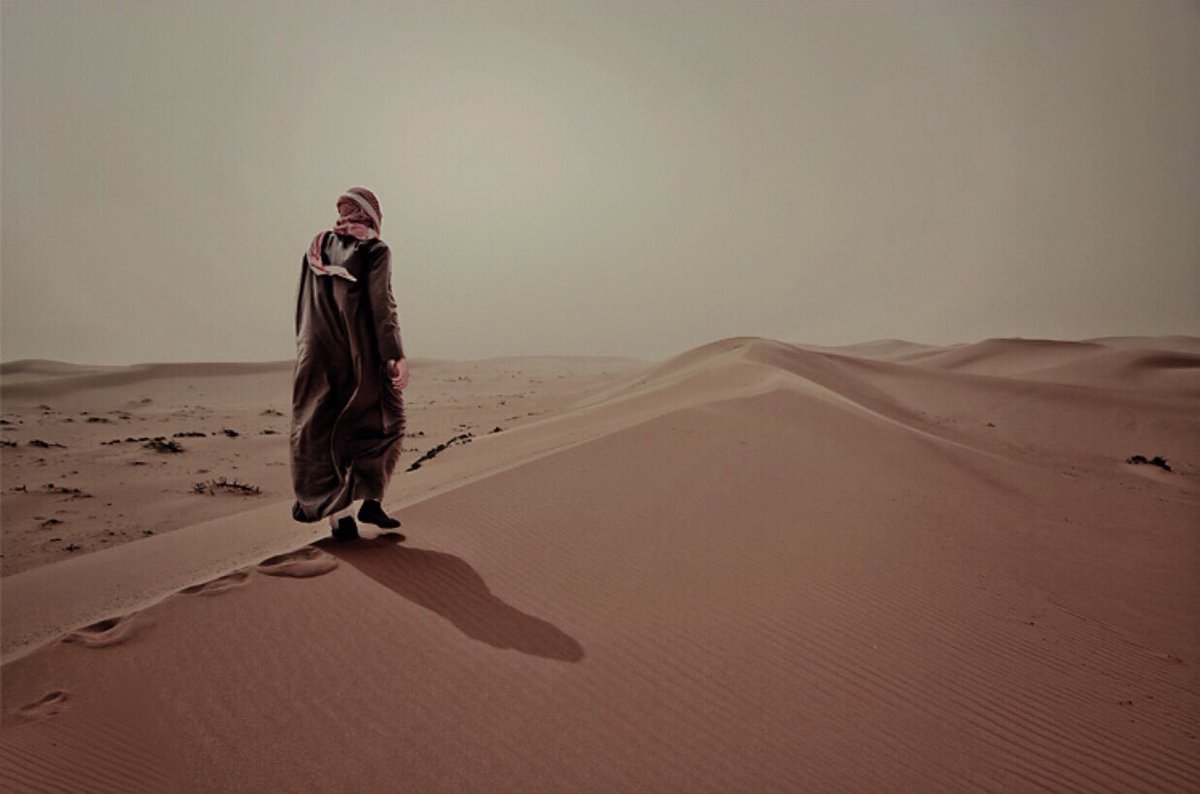 أجِر   مفتاح   الأمل  في  يديني
تاهت بي الخطوه ومافيه مَخرج

لو طالت همومي  شهور  وسنيني
مؤمن  برب  الكون  بُكره  بِتُفرج