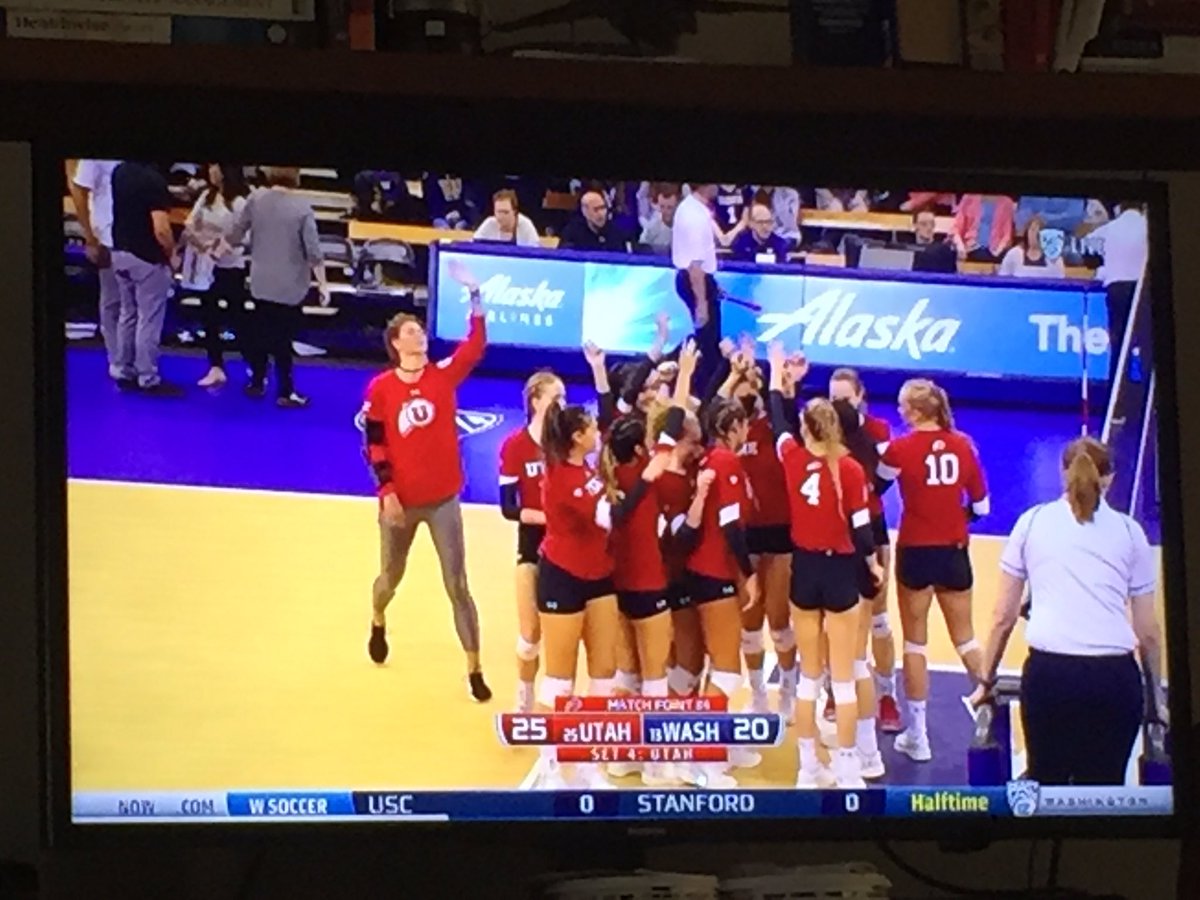 mcclish_darren's tweet image. Best screen shot of the day. #StayFocused #PassSetKill #BlockU Great communication on the floor. #GoUtes #UteProud @UtahVolleyball