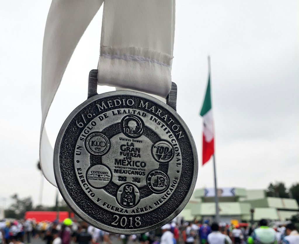 Guadalupita_Zam's tweet photo. #TareaCumplida 21 kmππ€
#YoElegiCorrer Sexto Medio Maraton SEDENA 2018
La gran fuerza de MΓ©xico ππ
De mis favoritas π
#SomosRunnersIndependientes π
#EatSleepRun https://t.co/FNn14hvhtW